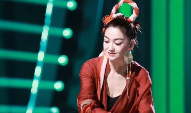 盛世娱乐登录入口-乘风2026选手者来女暂别舞台|光芒_新浪体育_新浪新闻